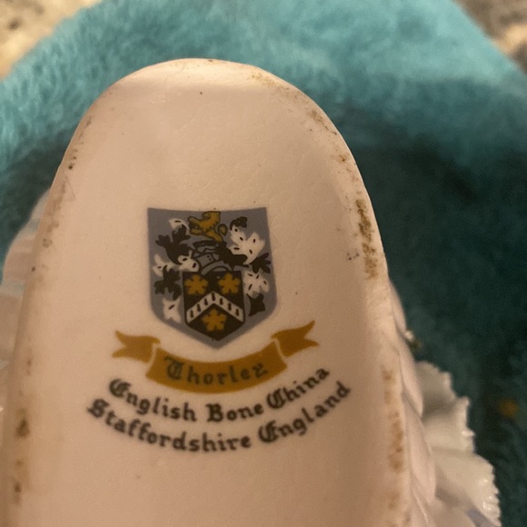 Carnation Bone China Basket. - Picture 5 of 5